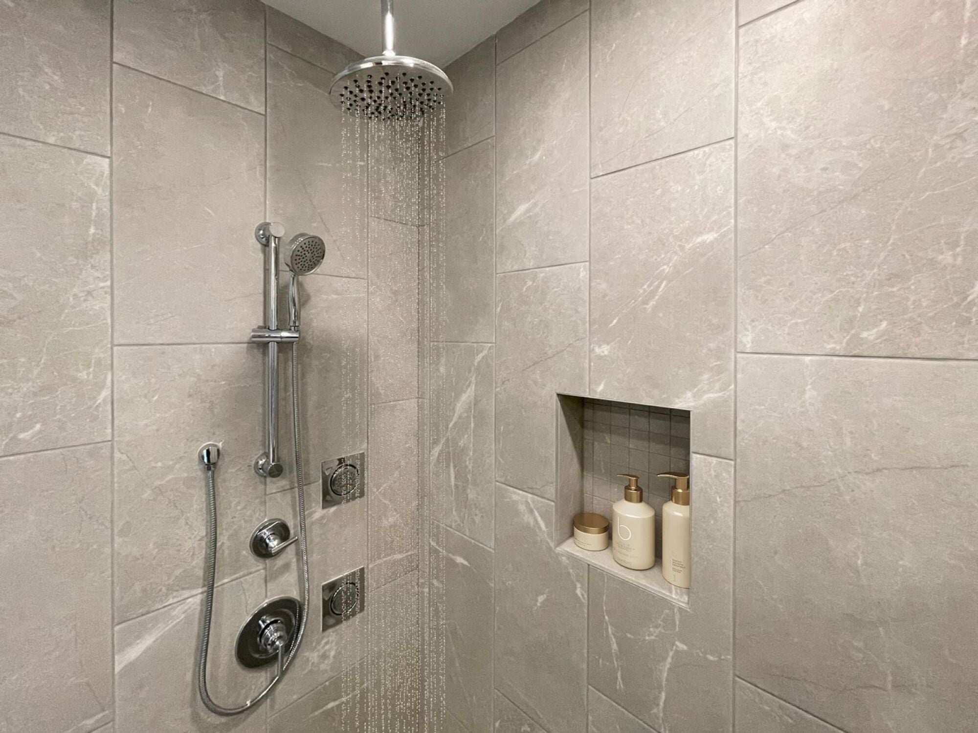 B3-P standing shower with detachable shower head