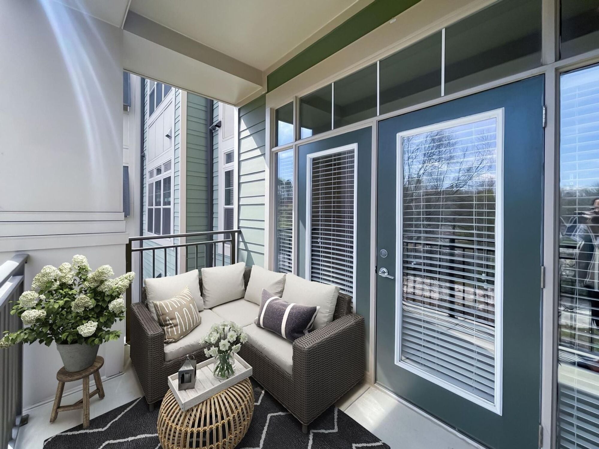 Jax balcony with corner column and railing