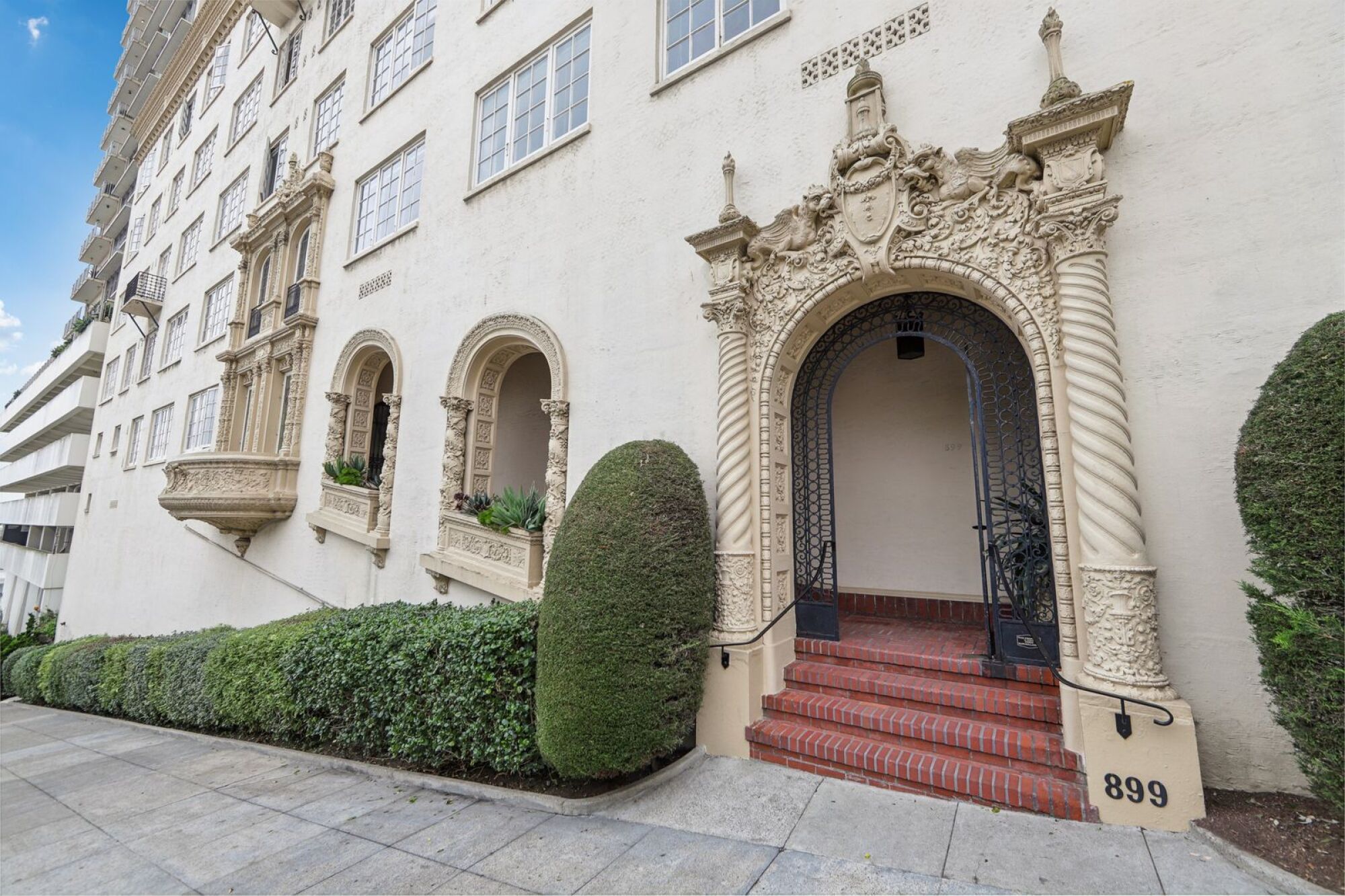 899 Green Street