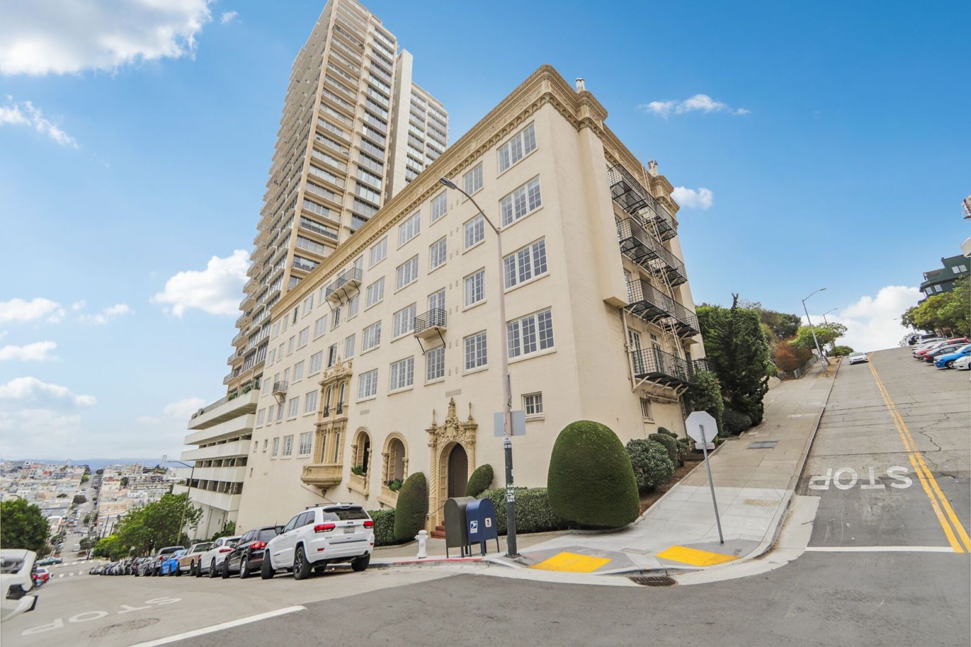 899 Green Street