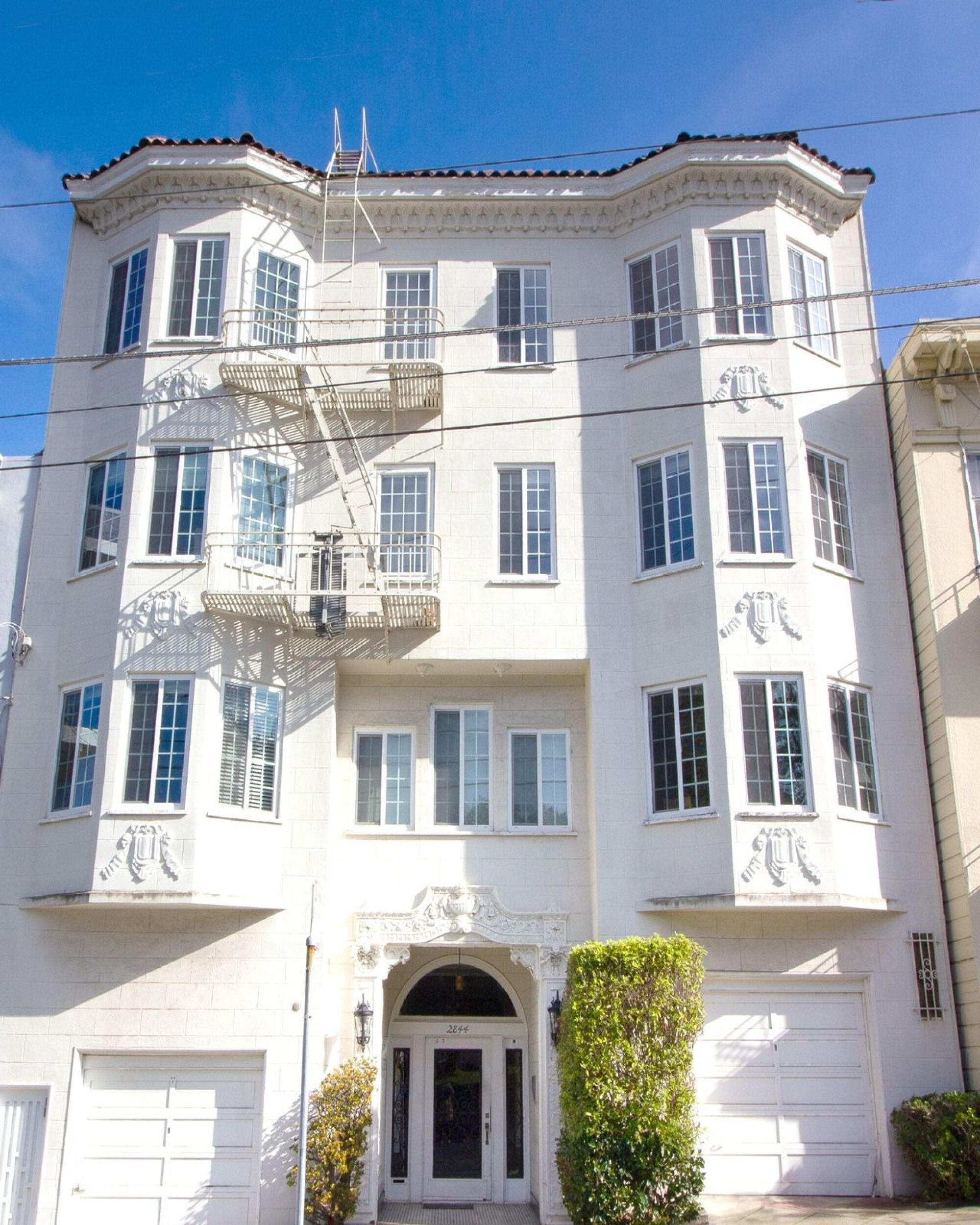 2844 Lyon Street