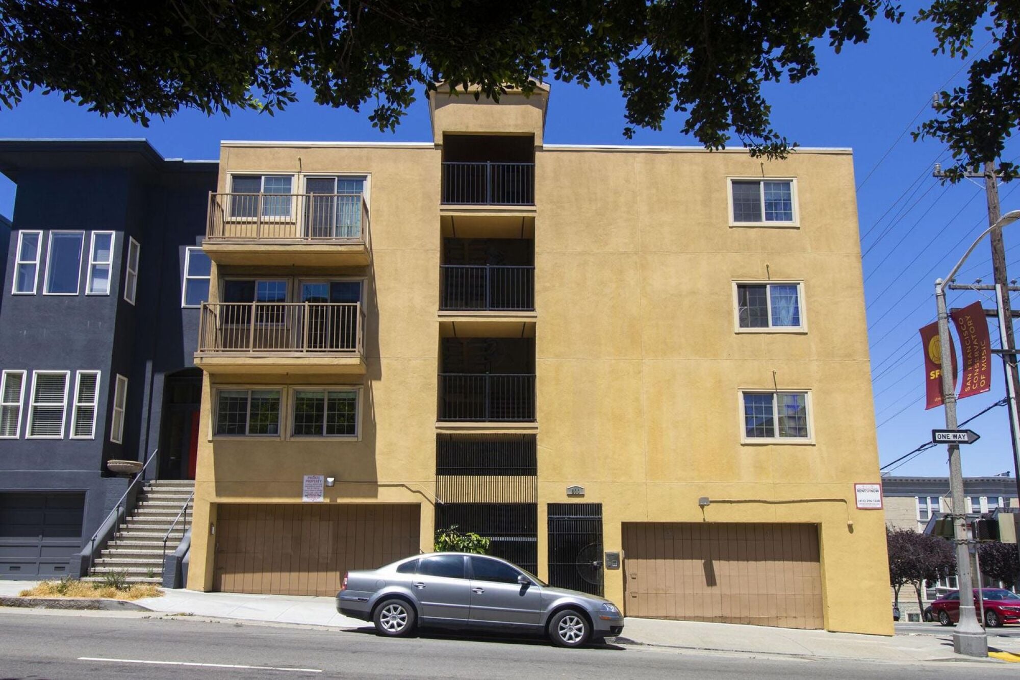 600 Oak Street