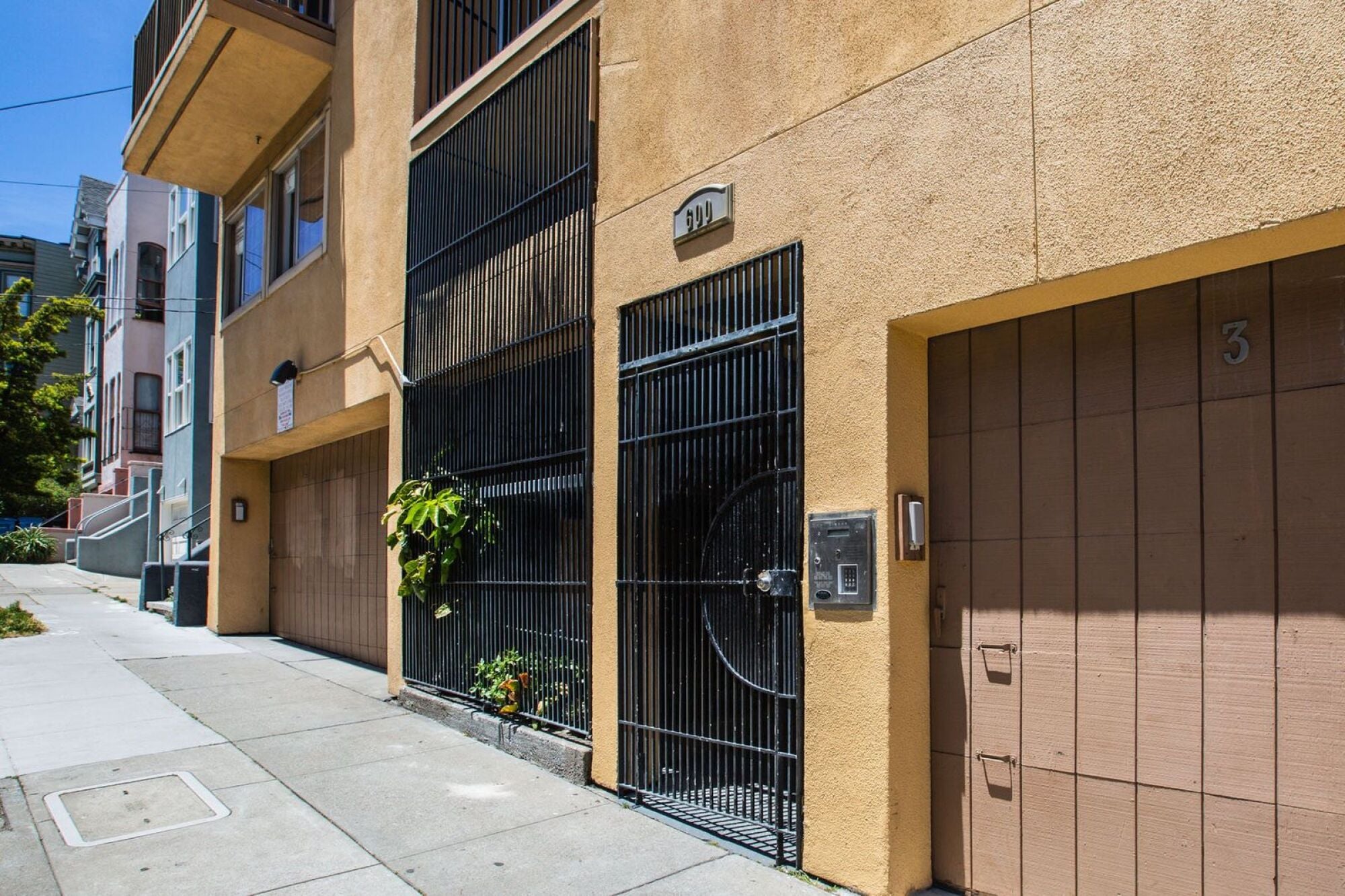 600 Oak Street