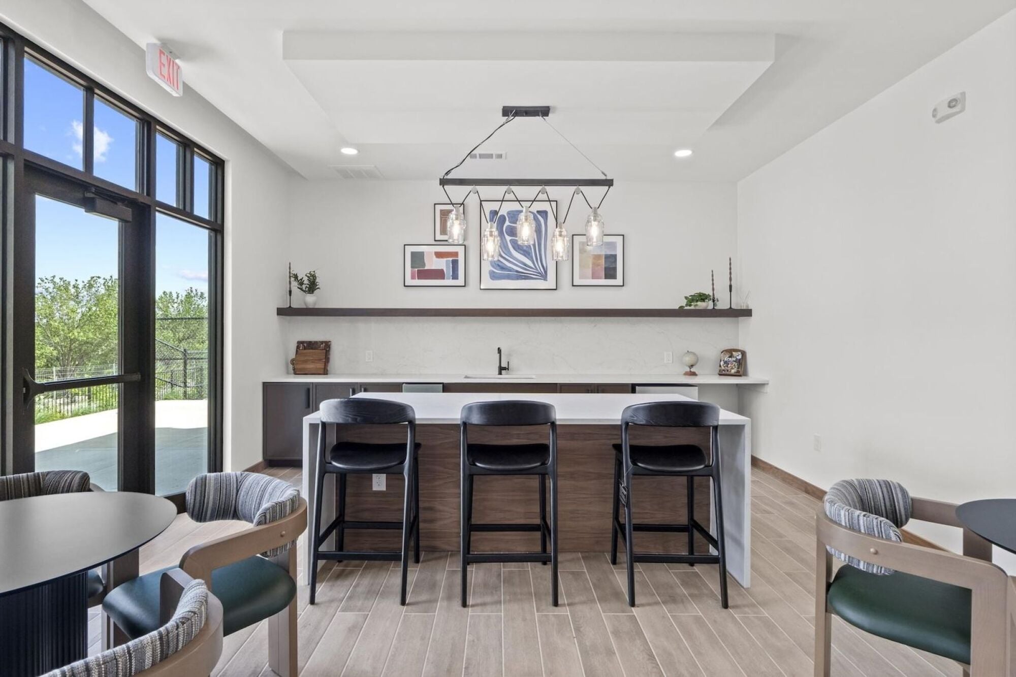 Clubroom Area with Island Seating in Austin TX