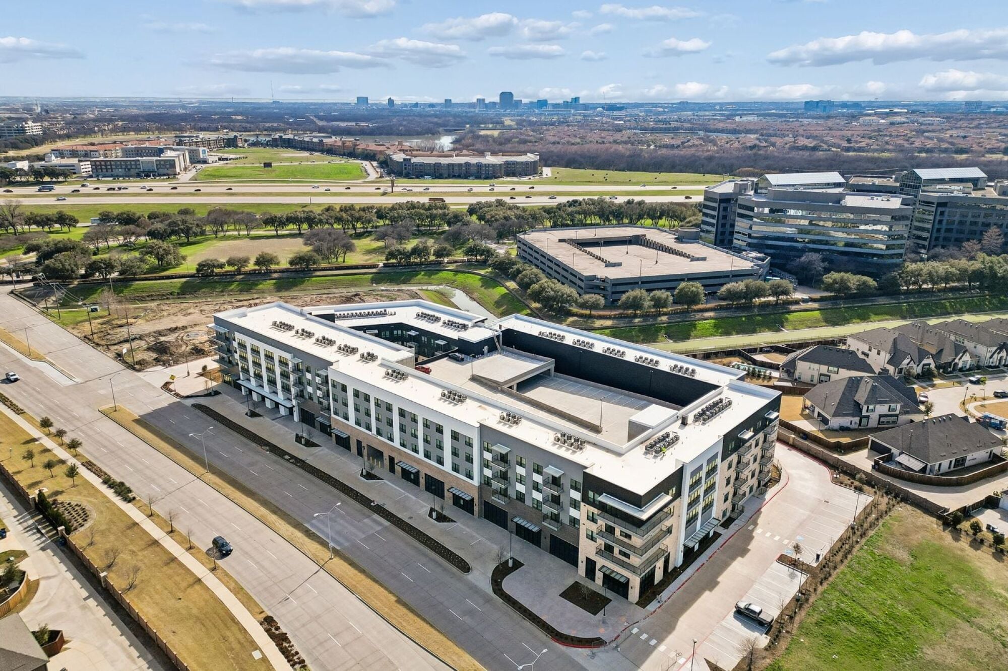 The Elara's ideal location off Luna Road and easy access to 635 in Farmers Branch, Texas.