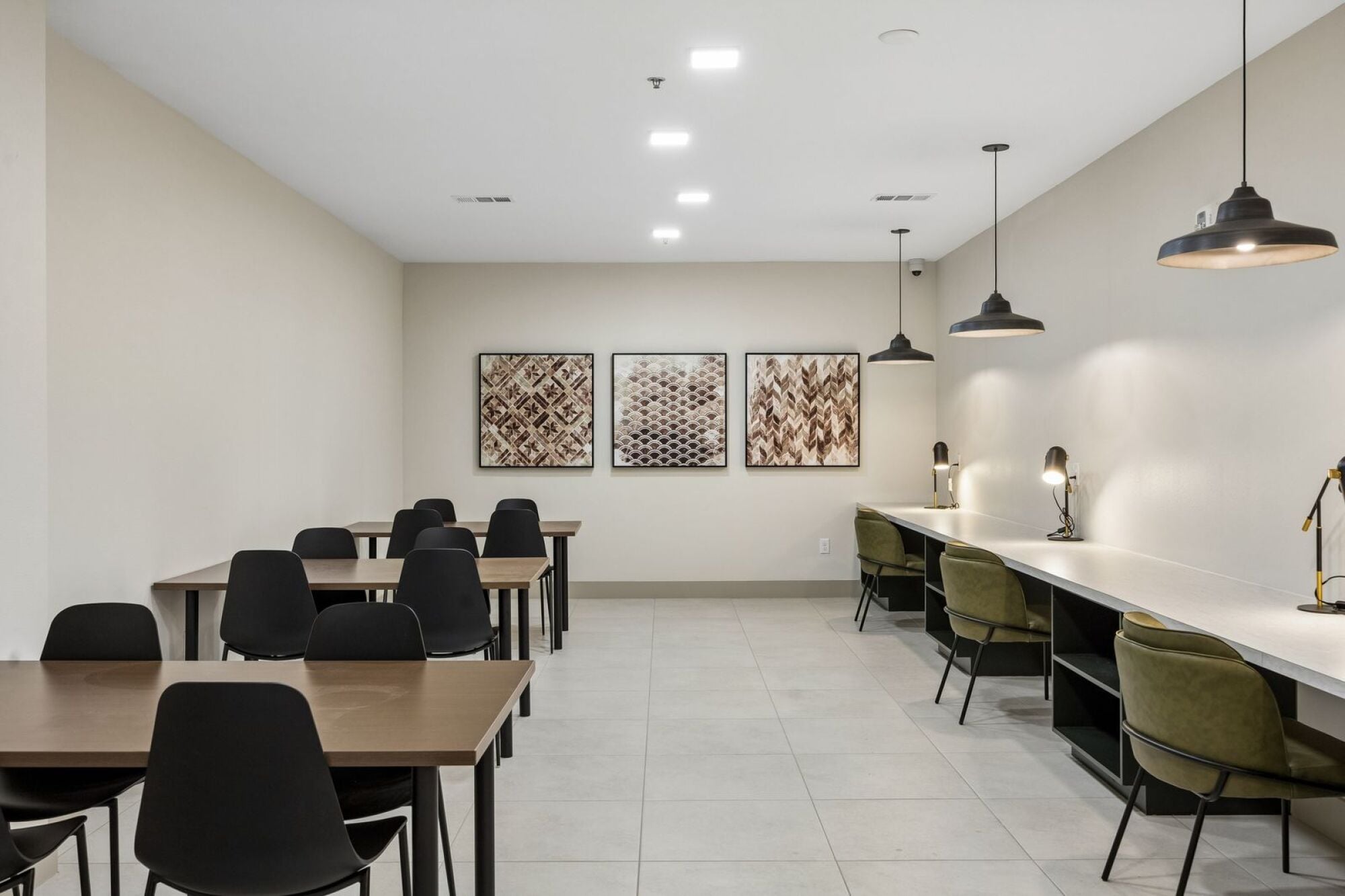 Modern makers room at The Elara in Farmers Branch, TX with flexible worktables and creative studio space near Dallas