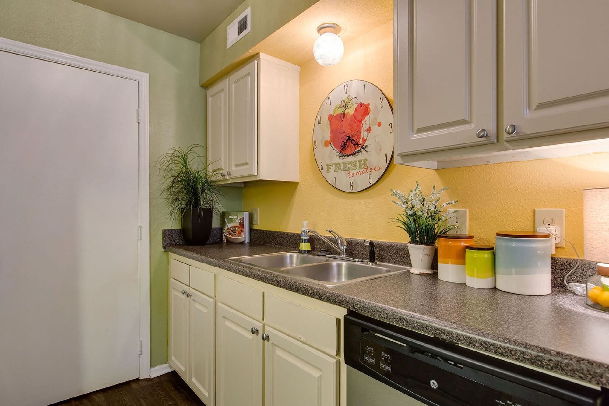 Kitchen at Madison Hunters Glen, Raleigh, North Carolina
