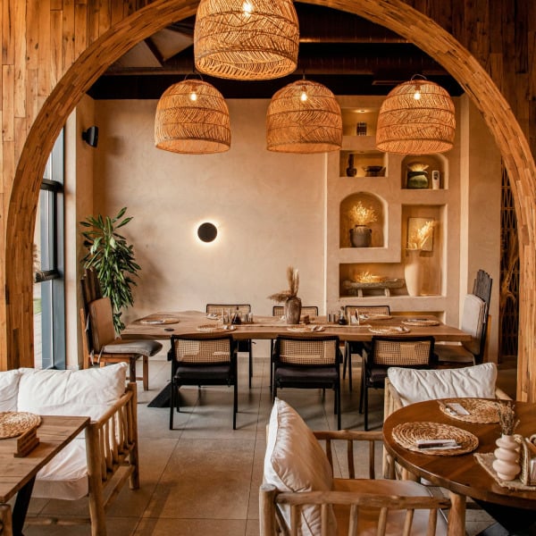 Walkable Dining, Coffee & Everyday Essentials