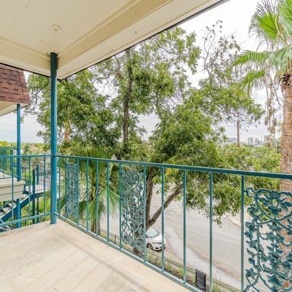French Place Apartments general photo